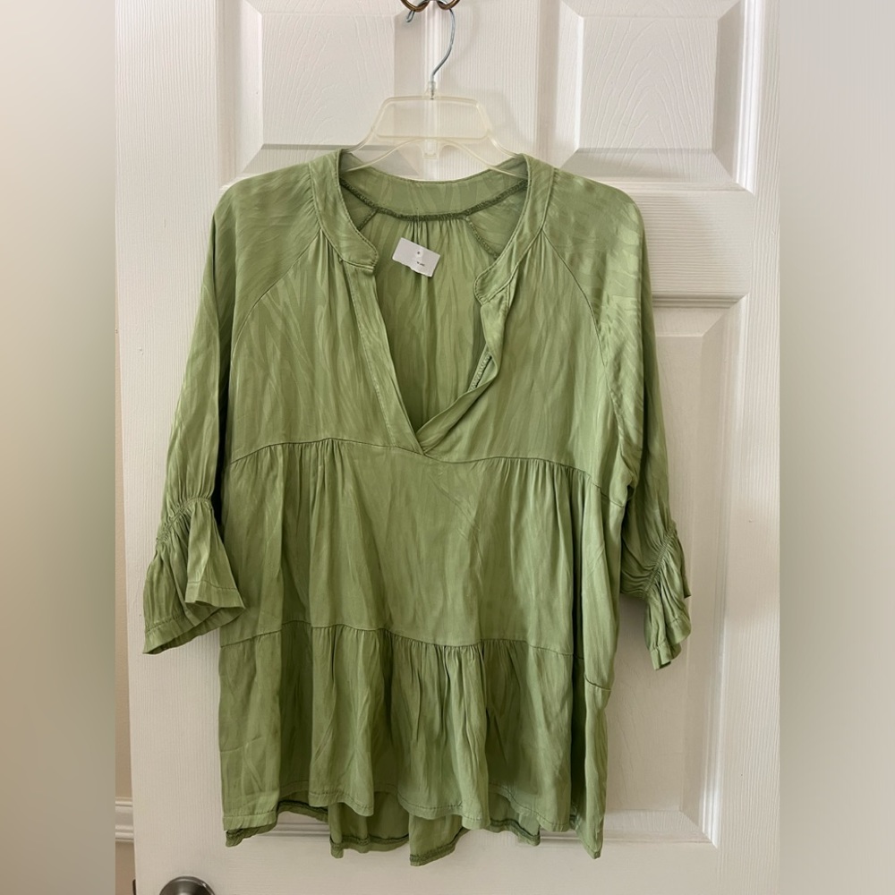NWT BEAUTIFUL SPRING ITALIAN BLOUSE